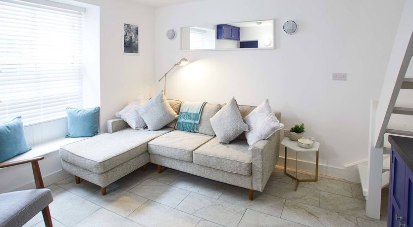 Photo of Harbour Glimpse