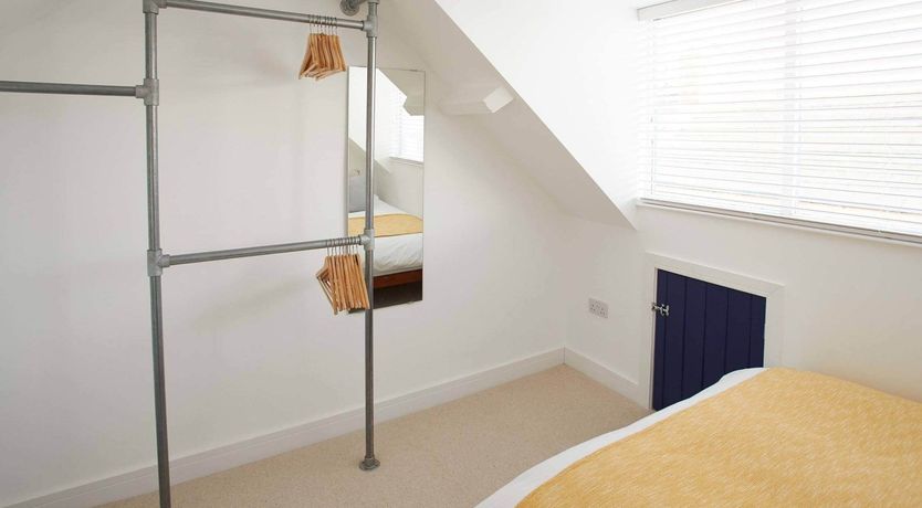 Photo of Harbour Glimpse