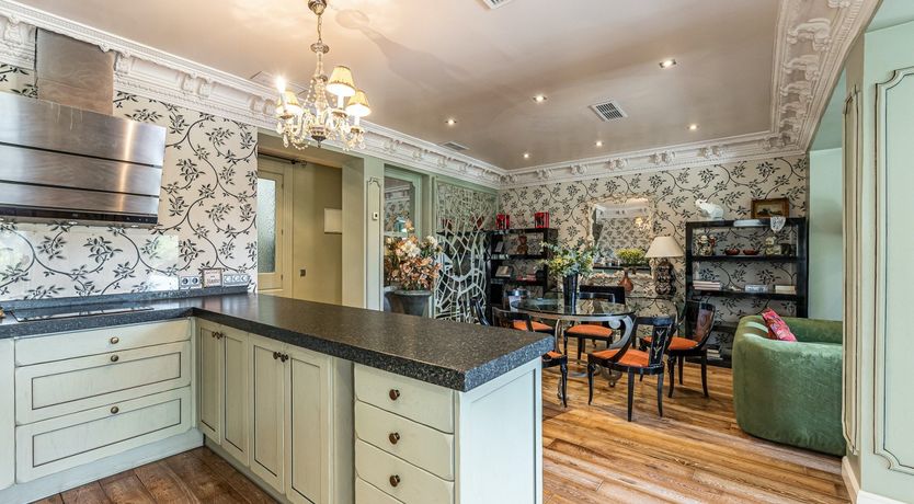 Photo of The Palace Window