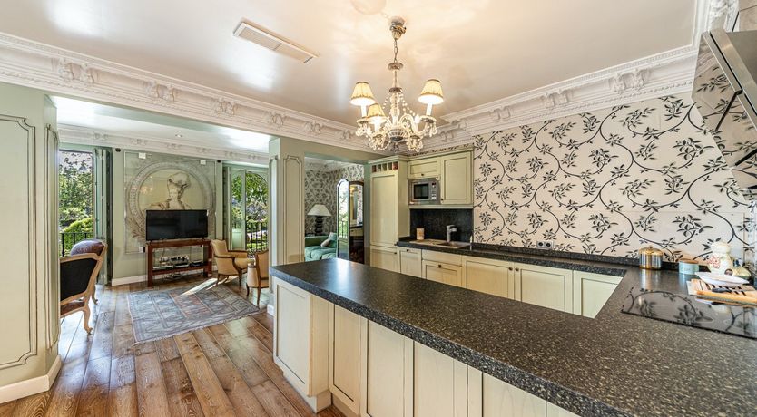 Photo of The Palace Window