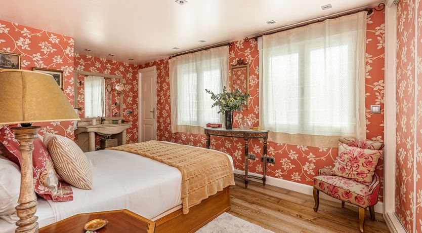 Photo of The Palace Window