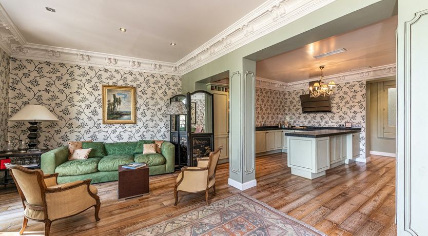 Photo of The Palace Window