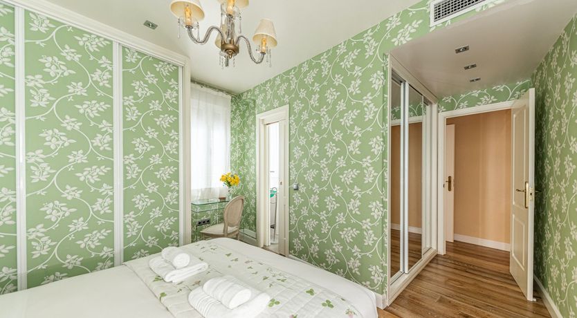 Photo of The Palace Window