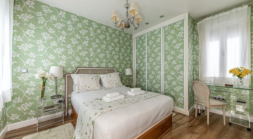 Photo of The Palace Window