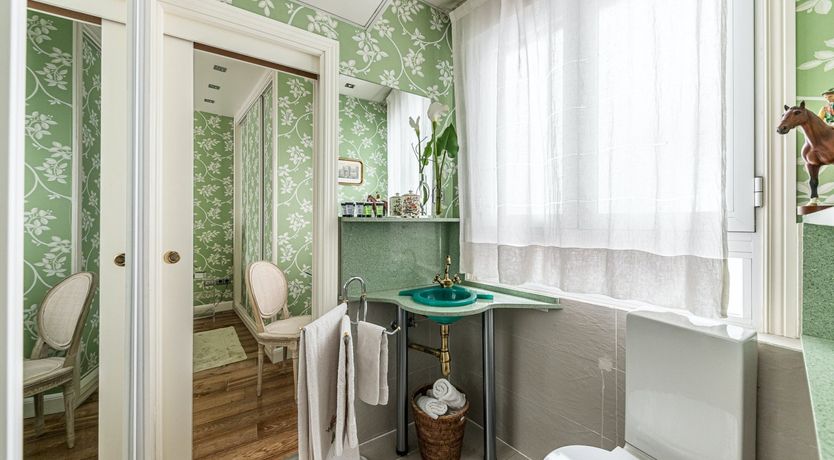 Photo of The Palace Window