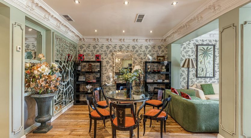 Photo of The Palace Window