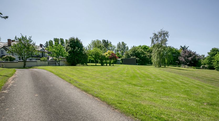 Photo of Champagne & Ice