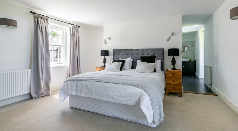 Photo of Champagne & Ice