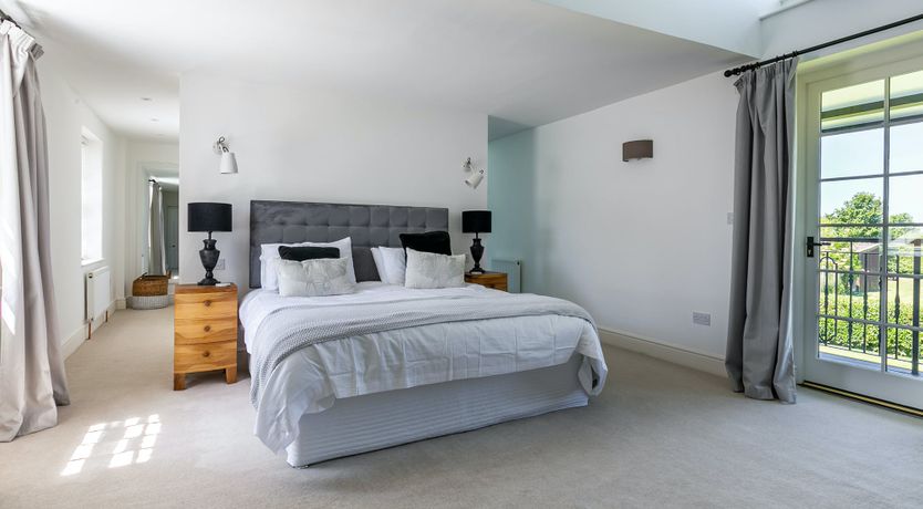 Photo of Champagne & Ice