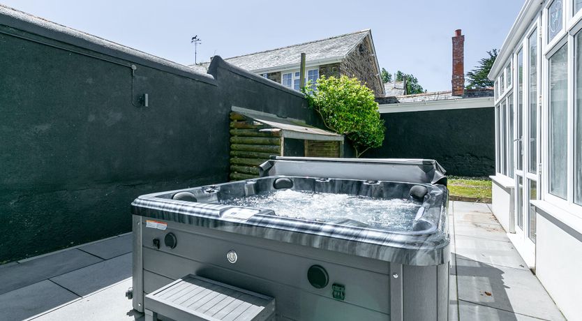 Photo of Champagne & Ice