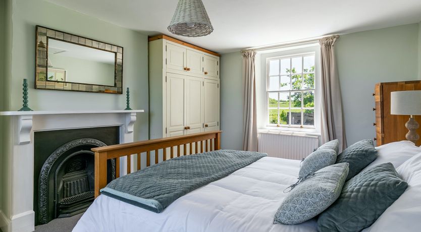 Photo of Champagne & Ice