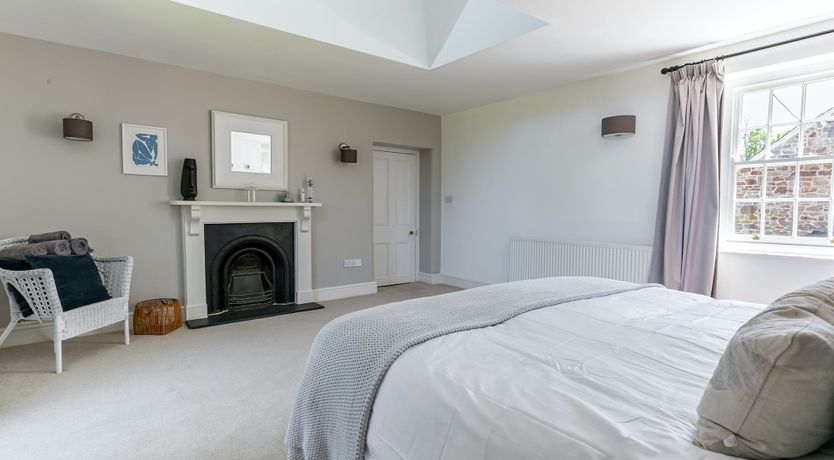 Photo of Champagne & Ice