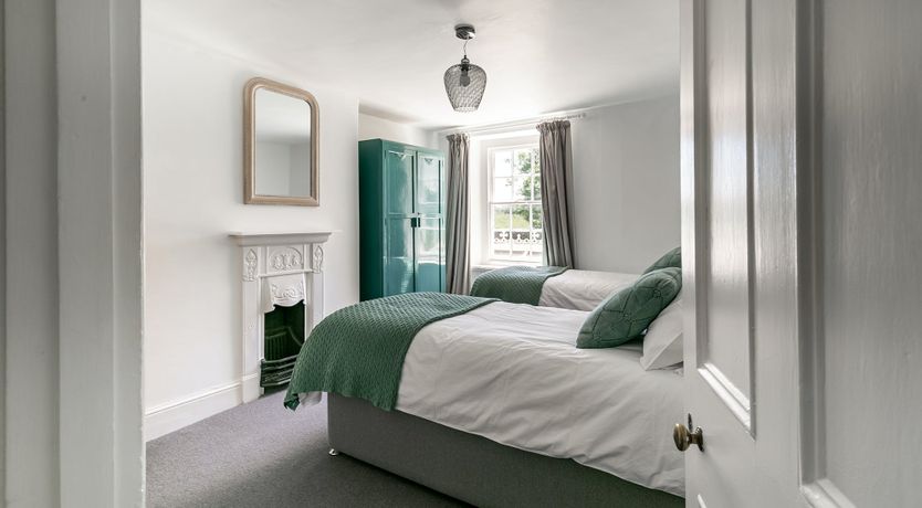 Photo of Champagne & Ice