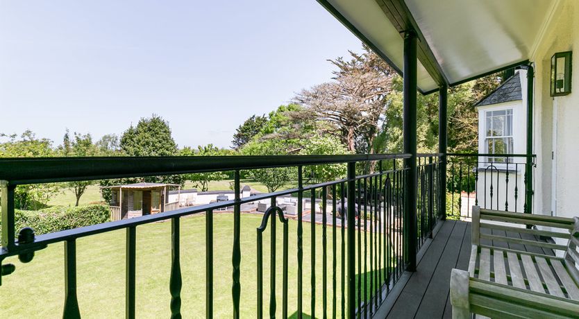 Photo of Champagne & Ice