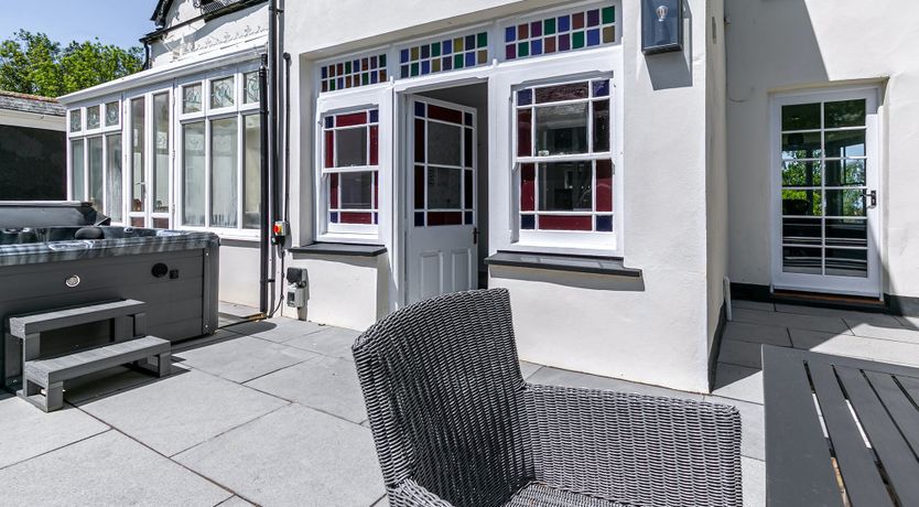 Photo of Champagne & Ice