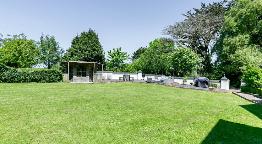 Photo of Champagne & Ice