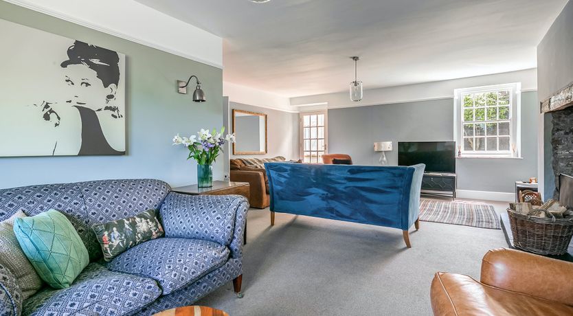 Photo of Champagne & Ice