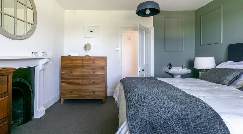 Photo of Champagne & Ice