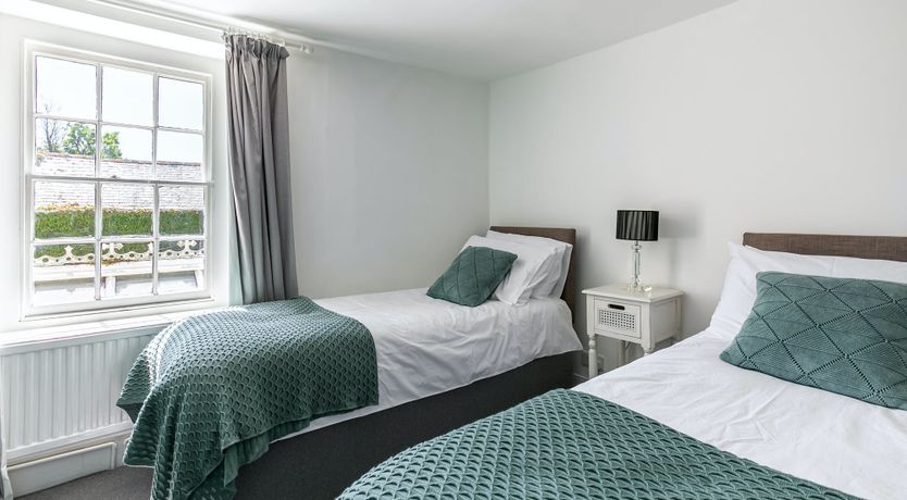 Photo of Champagne & Ice