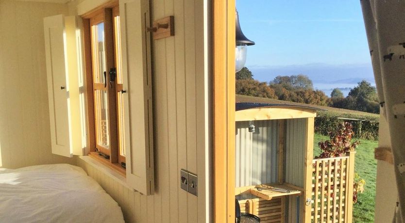 Photo of 1 Bed in Llangwm