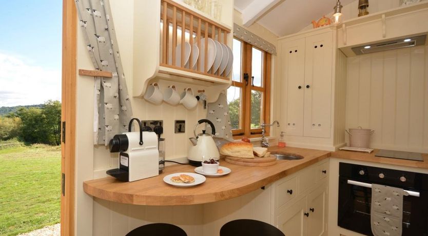 Photo of 1 Bed in Llangwm