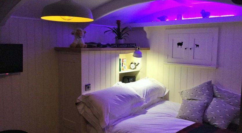 Photo of 1 Bed in Llangwm