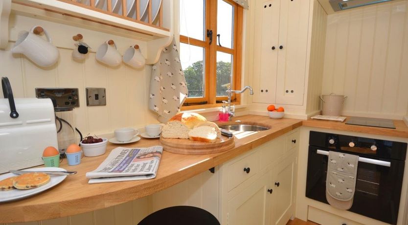 Photo of 1 Bed in Llangwm