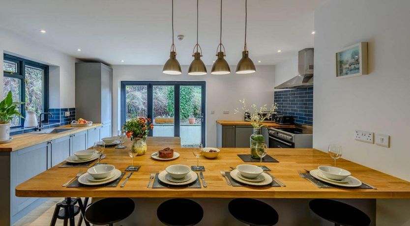 Photo of 3 Bed in Bittadon