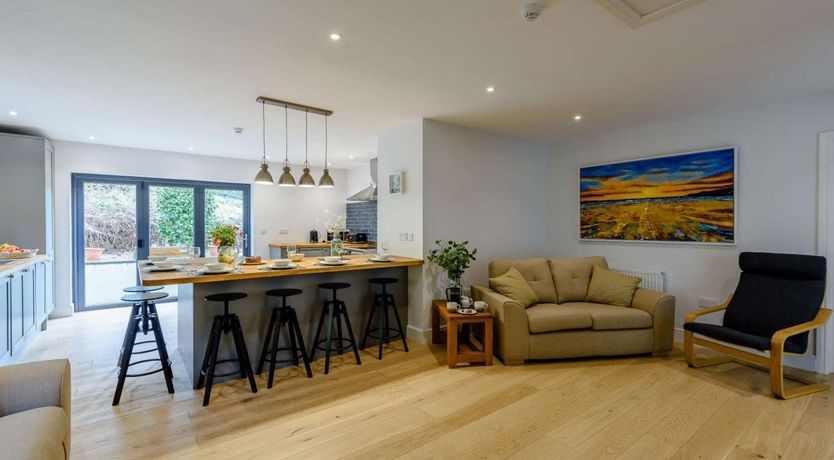 Photo of 3 Bed in Bittadon