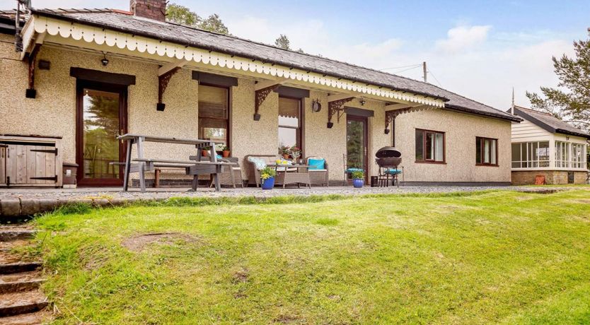 Photo of 3 Bed in Fron Goch