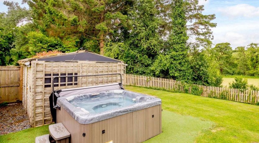 Photo of 3 Bed in Fron Goch