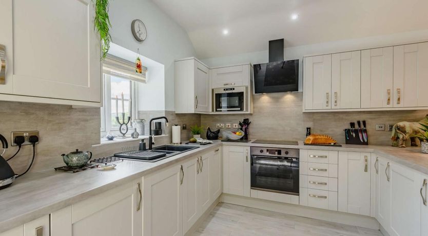 Photo of 2 Bed in Holywell