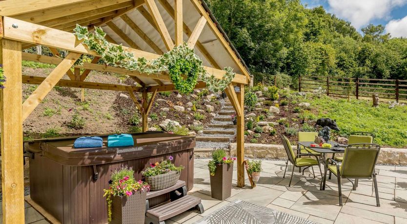 Photo of 2 Bed in Holywell