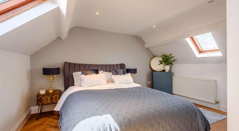 Photo of 1 Bed in Tenby