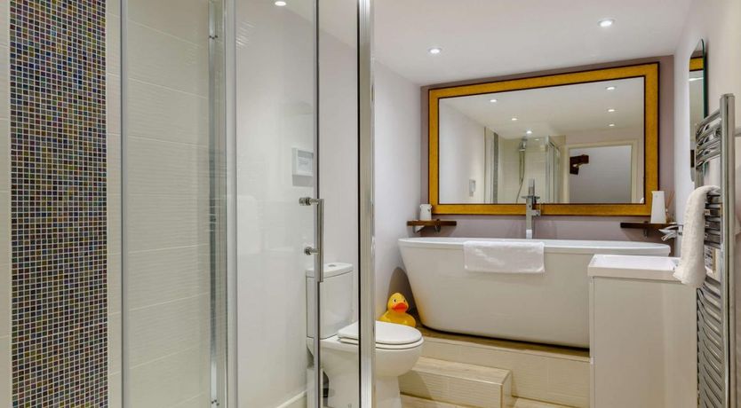 Photo of 4 Bed in Briningham