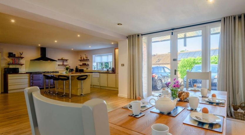 Photo of 4 Bed in Briningham