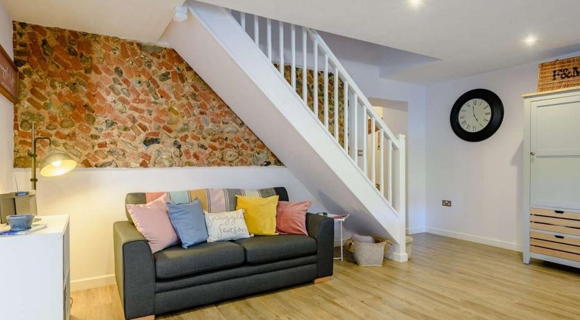 Photo of 4 Bed in Briningham