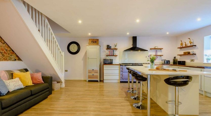 Photo of 4 Bed in Briningham