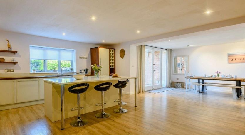 Photo of 4 Bed in Briningham