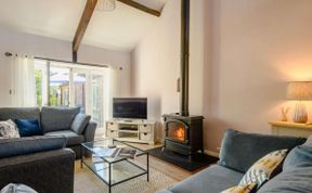 Photo of 4 Bed in Briningham