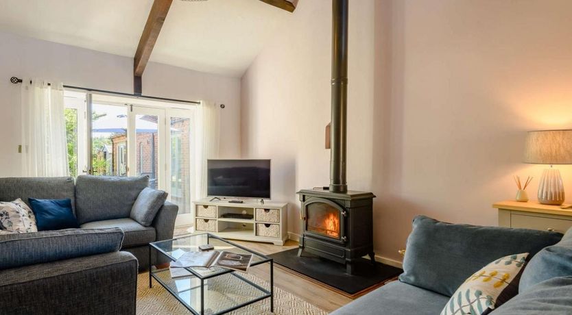 Photo of 4 Bed in Briningham