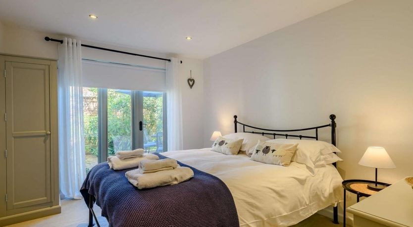 Photo of 4 Bed in Briningham