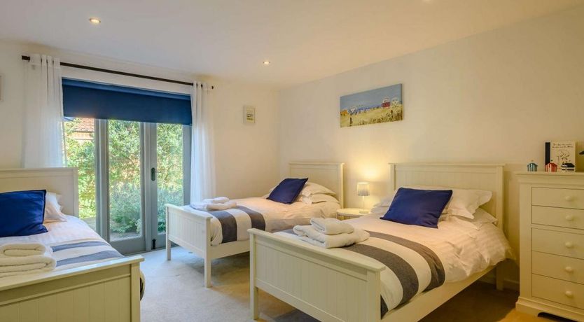 Photo of 4 Bed in Briningham