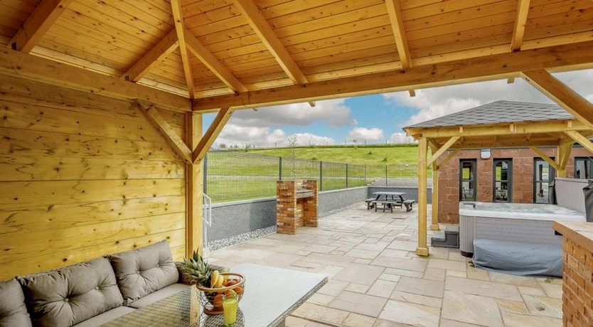 Photo of 3 Bed in Balloch