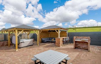 4 Bed in Alexandria Holiday Home