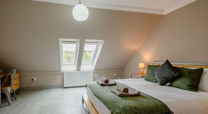 Photo of 4 Bed in Balloch