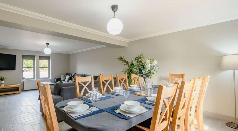 Photo of 4 Bed in Balloch