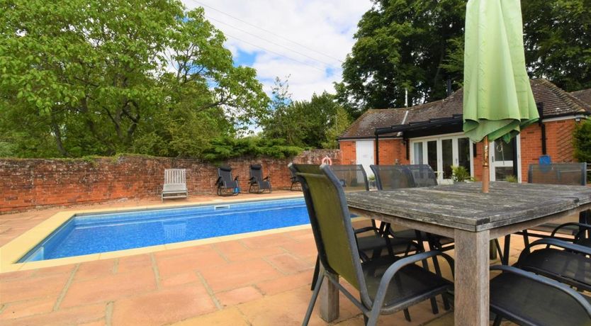 Photo of 2 Bed in Barton Stacey