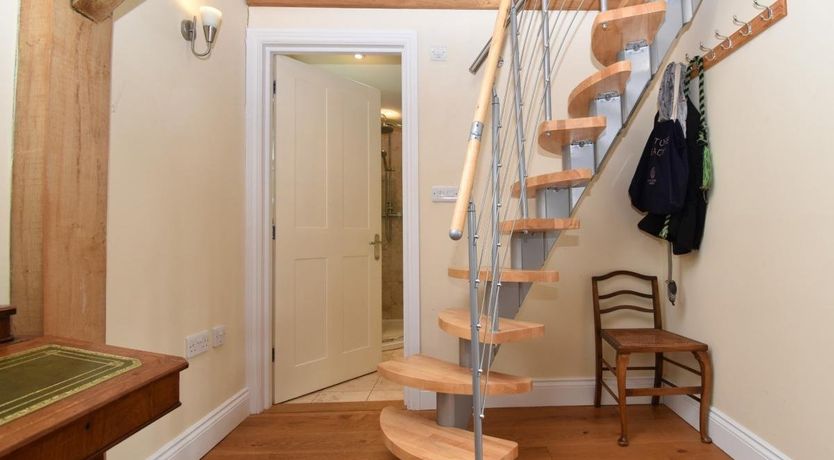 Photo of 2 Bed in Barton Stacey