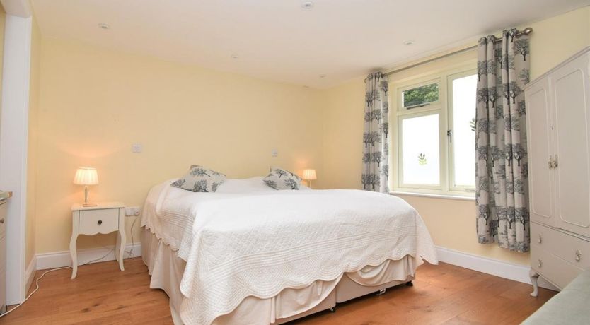 Photo of 2 Bed in Barton Stacey